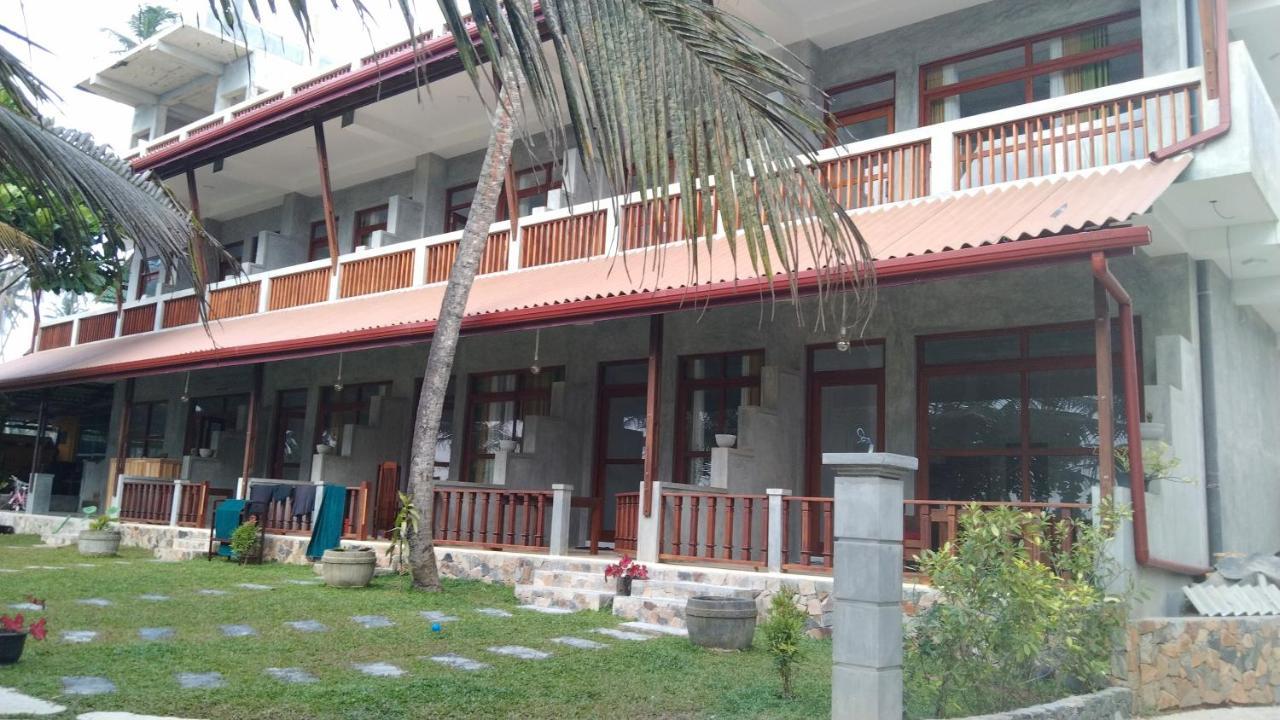 Relax Beach Resort Weligama Ngoại thất bức ảnh