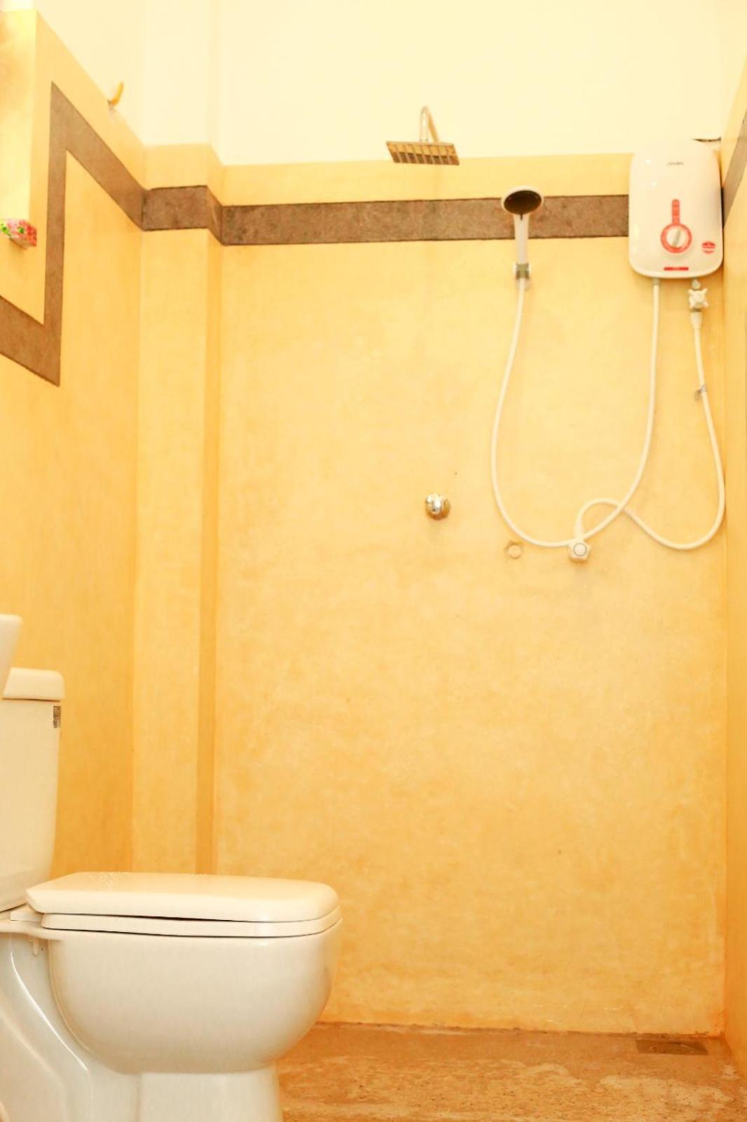 Relax Beach Resort Weligama Ngoại thất bức ảnh