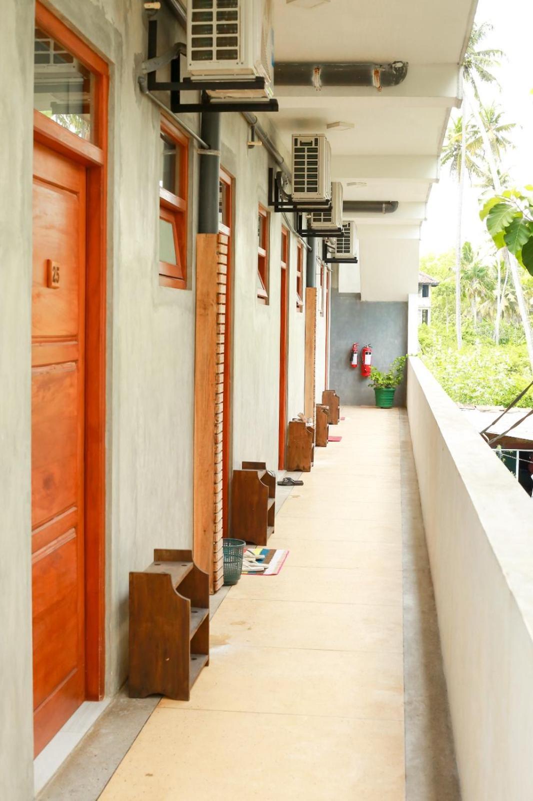 Relax Beach Resort Weligama Ngoại thất bức ảnh